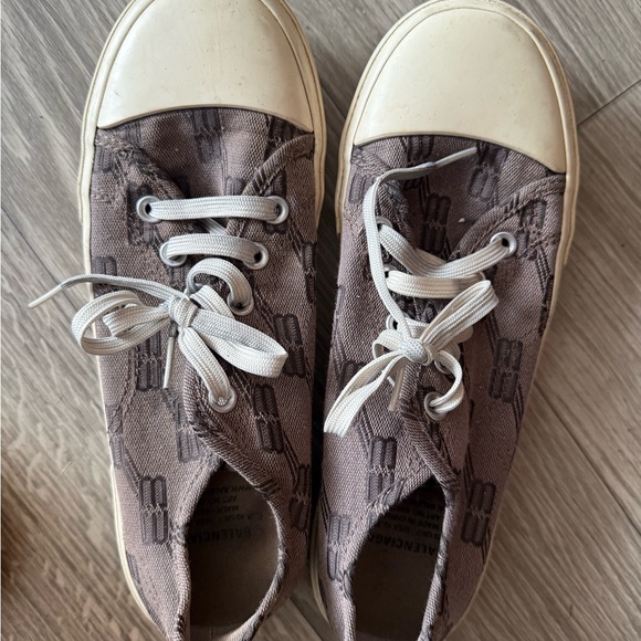 Balenciaga Beige and White Sneakers size 40.Gently used